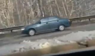 «Приора» задним ходом объезжала пробку в Ставрополе. Видео